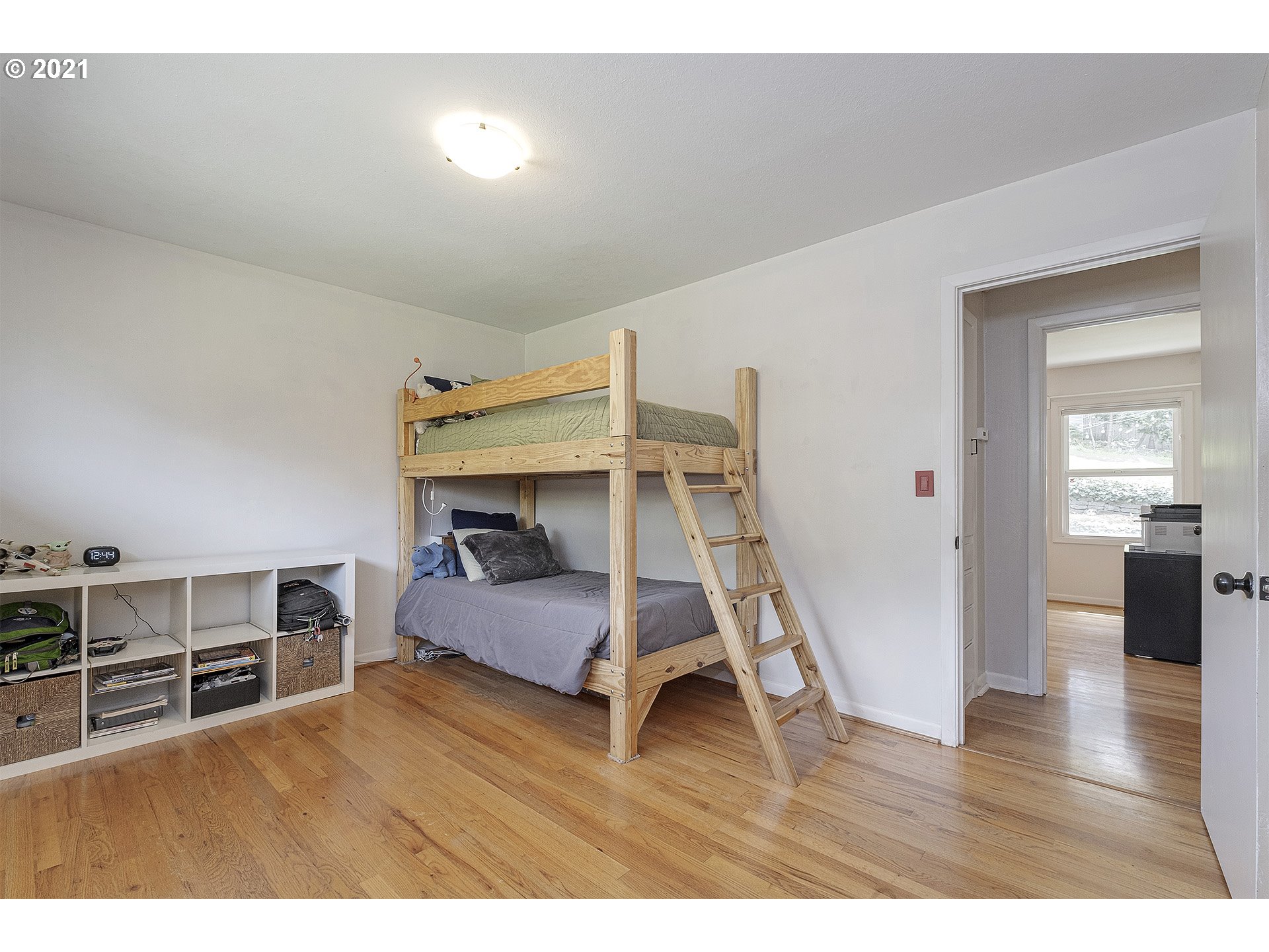 4550 Southwest Cameron Road Portland, OR 97221 - Photo 18 of 32 Gallery Image 18