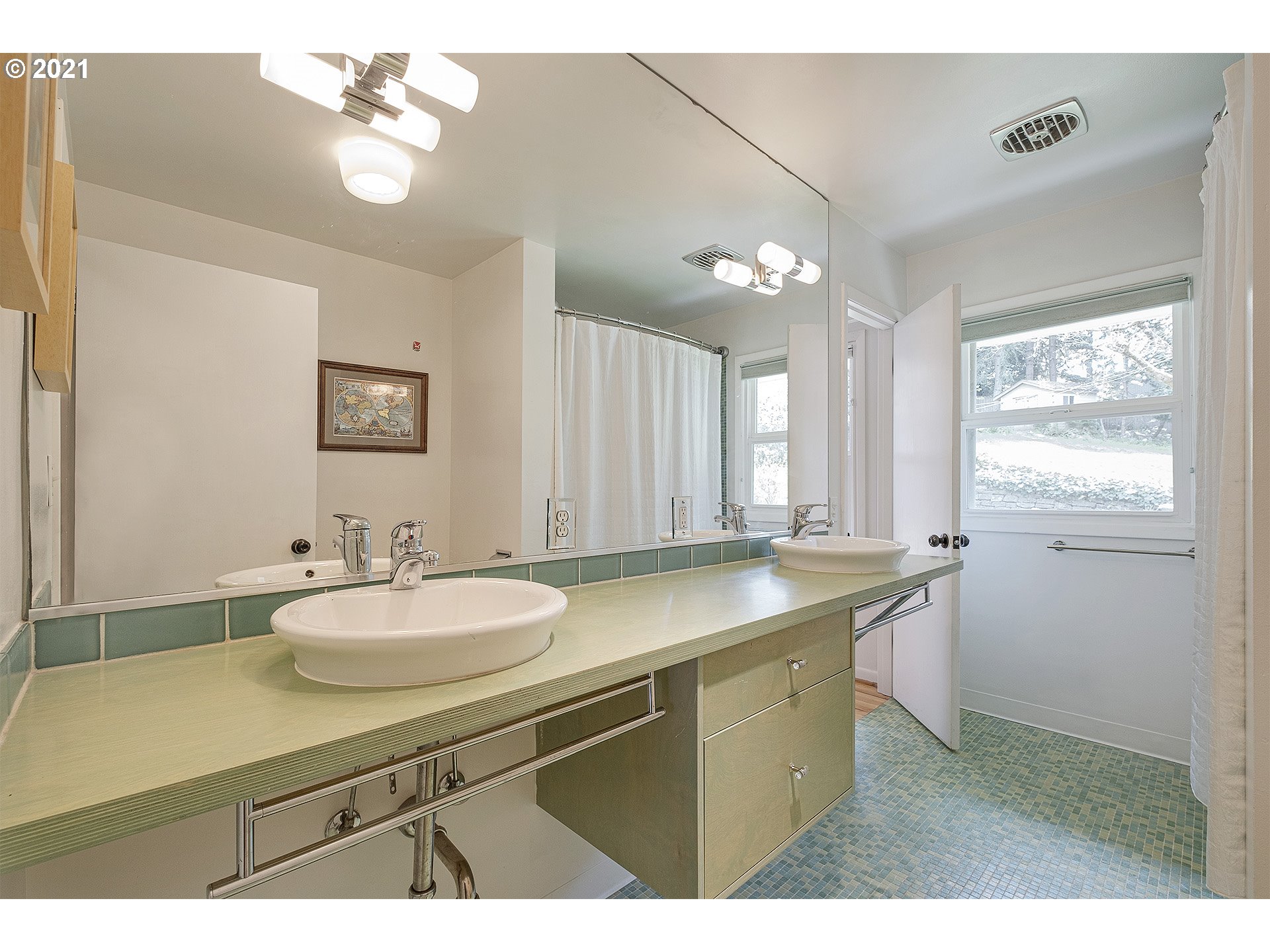 4550 Southwest Cameron Road Portland, OR 97221 - Photo 20 of 32 Gallery Image 20