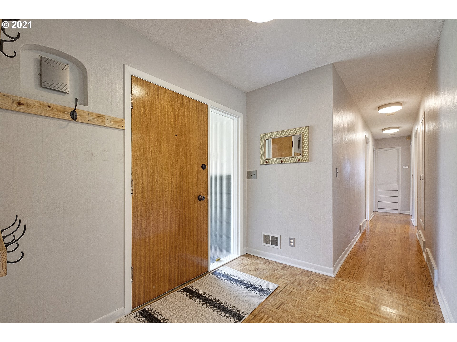 4550 Southwest Cameron Road Portland, OR 97221 - Photo 2 of 32 Gallery Image 2