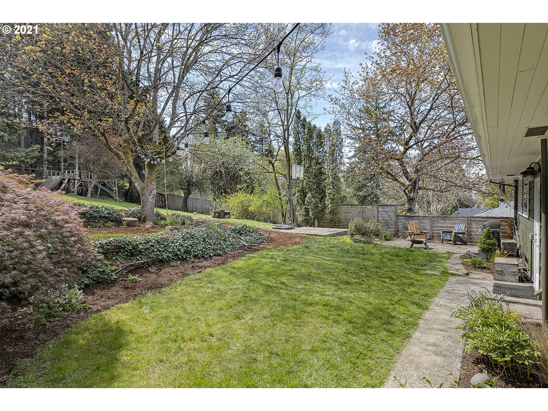 4550 Southwest Cameron Road Portland, OR 97221 - Photo 26 of 32 Gallery Image 26