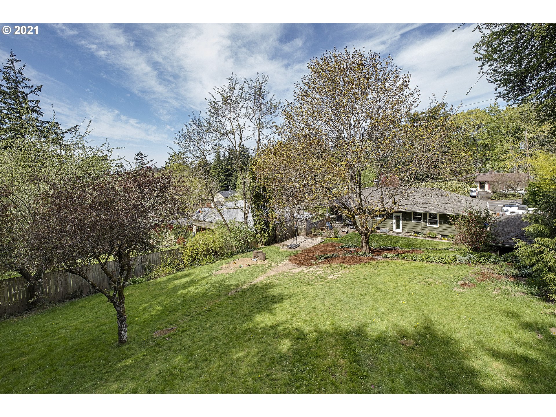 4550 Southwest Cameron Road Portland, OR 97221 - Photo 27 of 32 Gallery Image 27