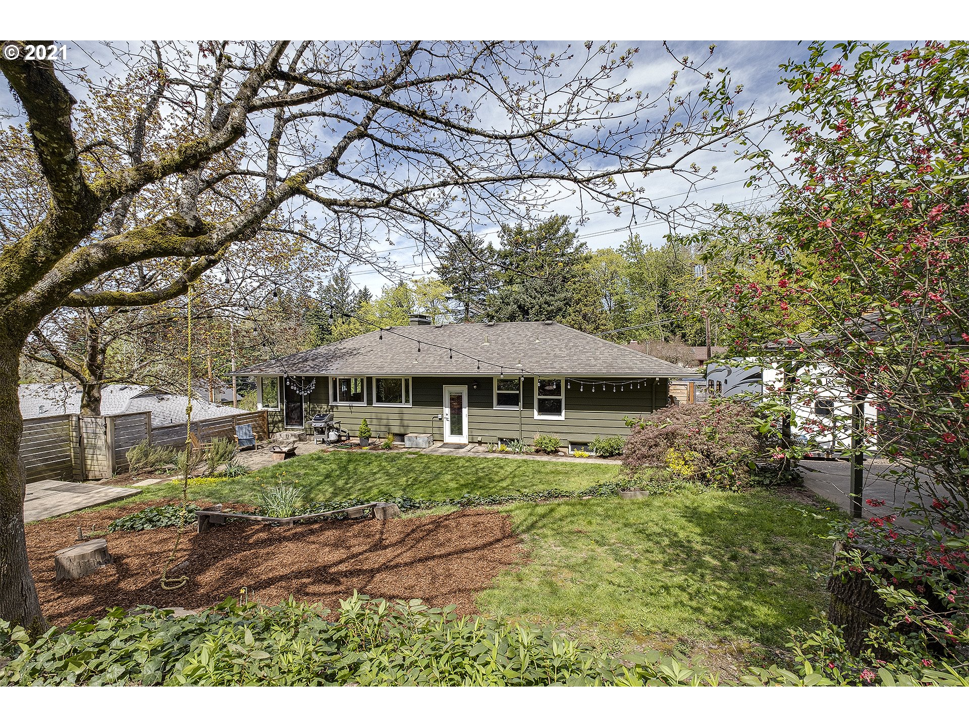 4550 Southwest Cameron Road Portland, OR 97221 - Photo 30 of 32 Gallery Image 30