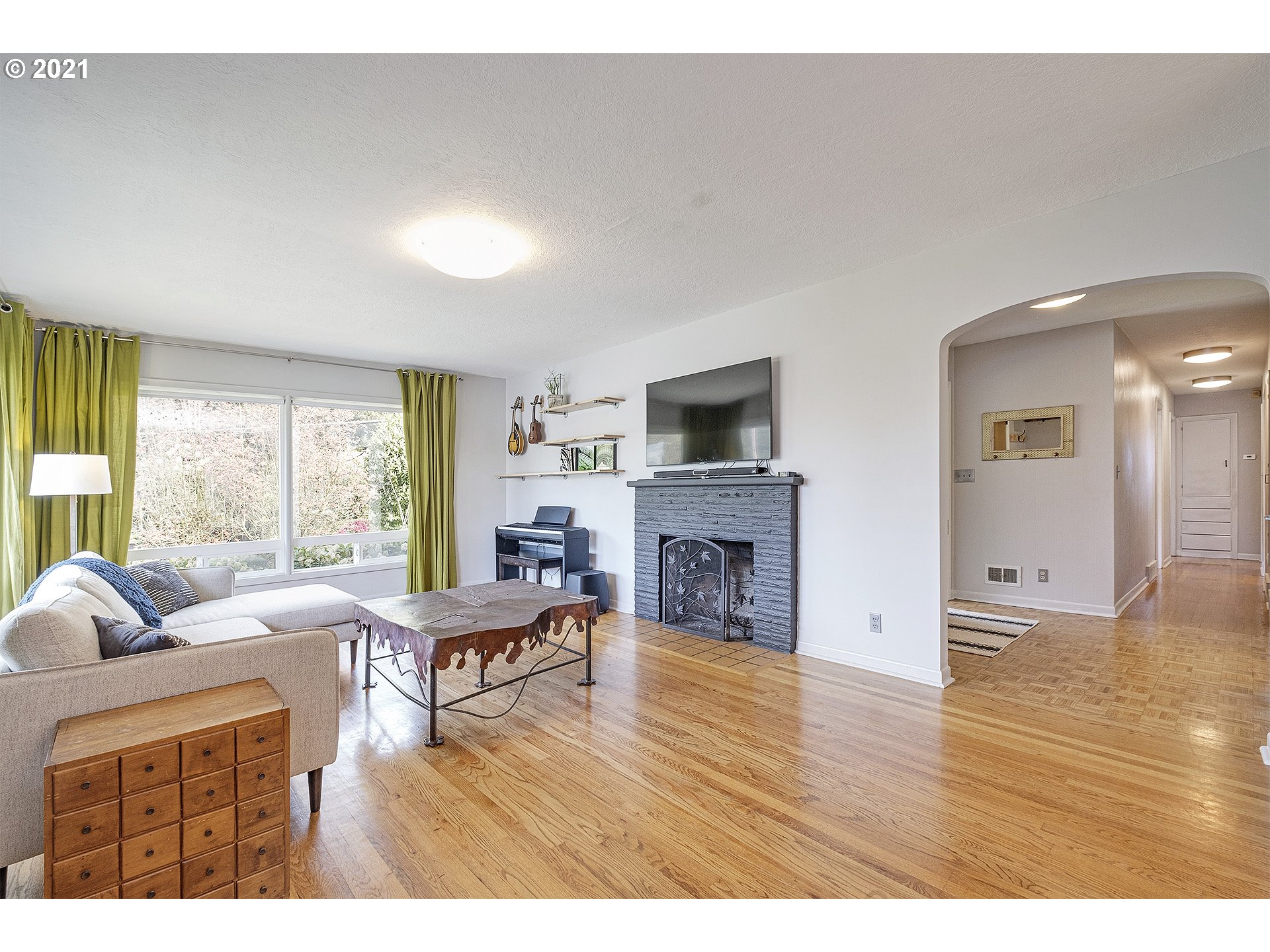 4550 Southwest Cameron Road Portland, OR 97221 - Photo 3 of 32 Gallery Image 3