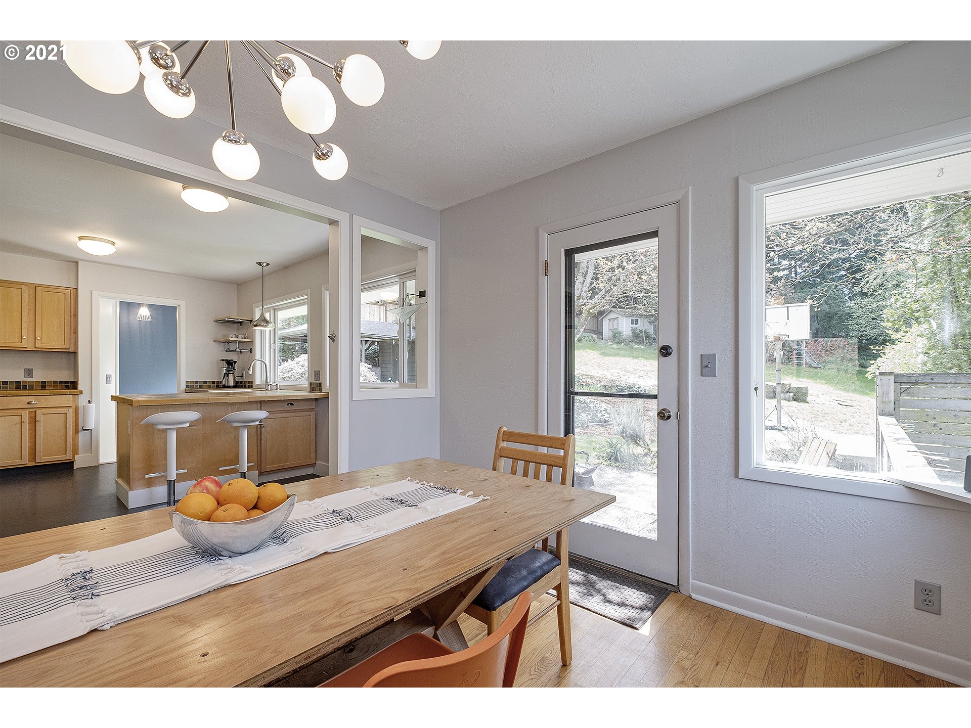 4550 Southwest Cameron Road Portland, OR 97221 - Photo 7 of 32 Gallery Image 7