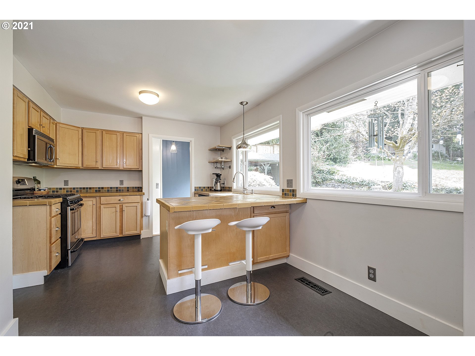 4550 Southwest Cameron Road Portland, OR 97221 - Photo 9 of 32 Gallery Image 9