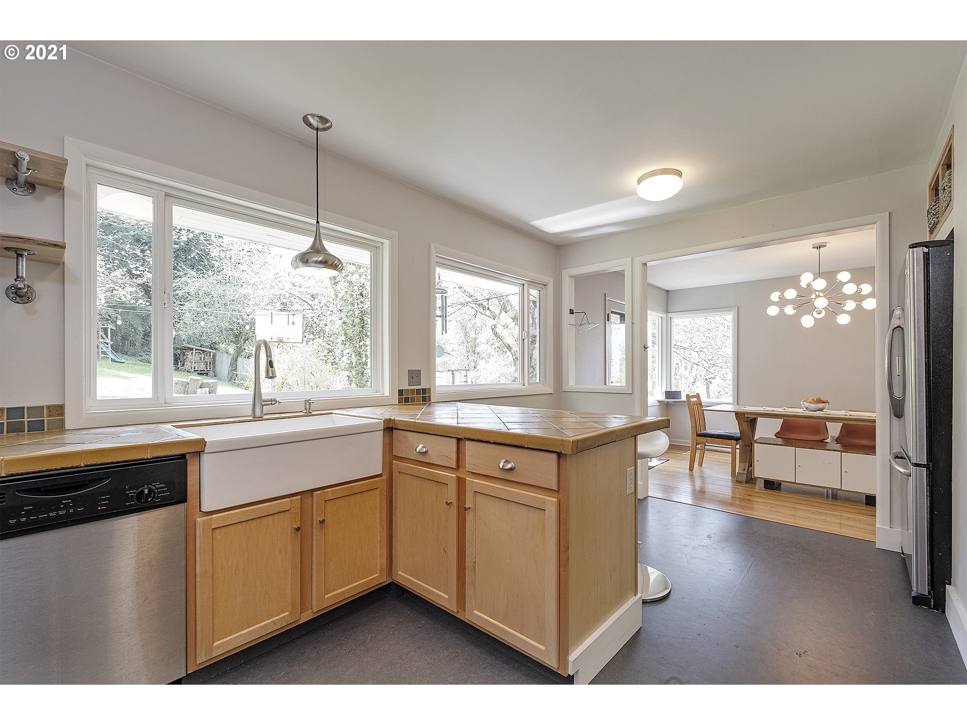 4550 Southwest Cameron Road Portland, OR 97221 - Photo 10 of 32 Gallery Image 10