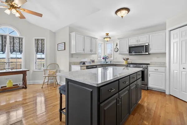 $530,000 | 481 Kingston Drive, New Lenox, IL 60451