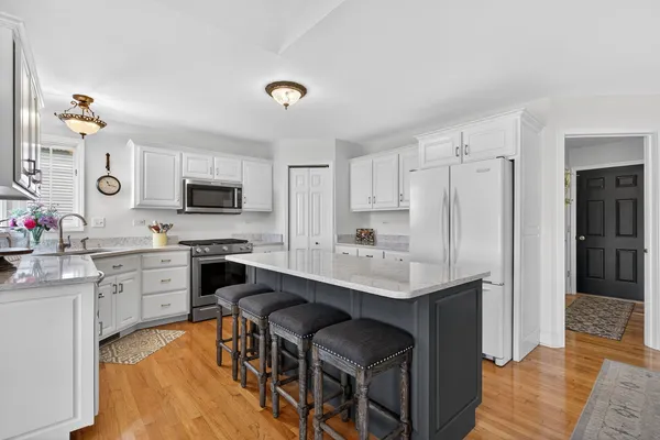 $530,000 | 481 Kingston Drive, New Lenox, IL 60451