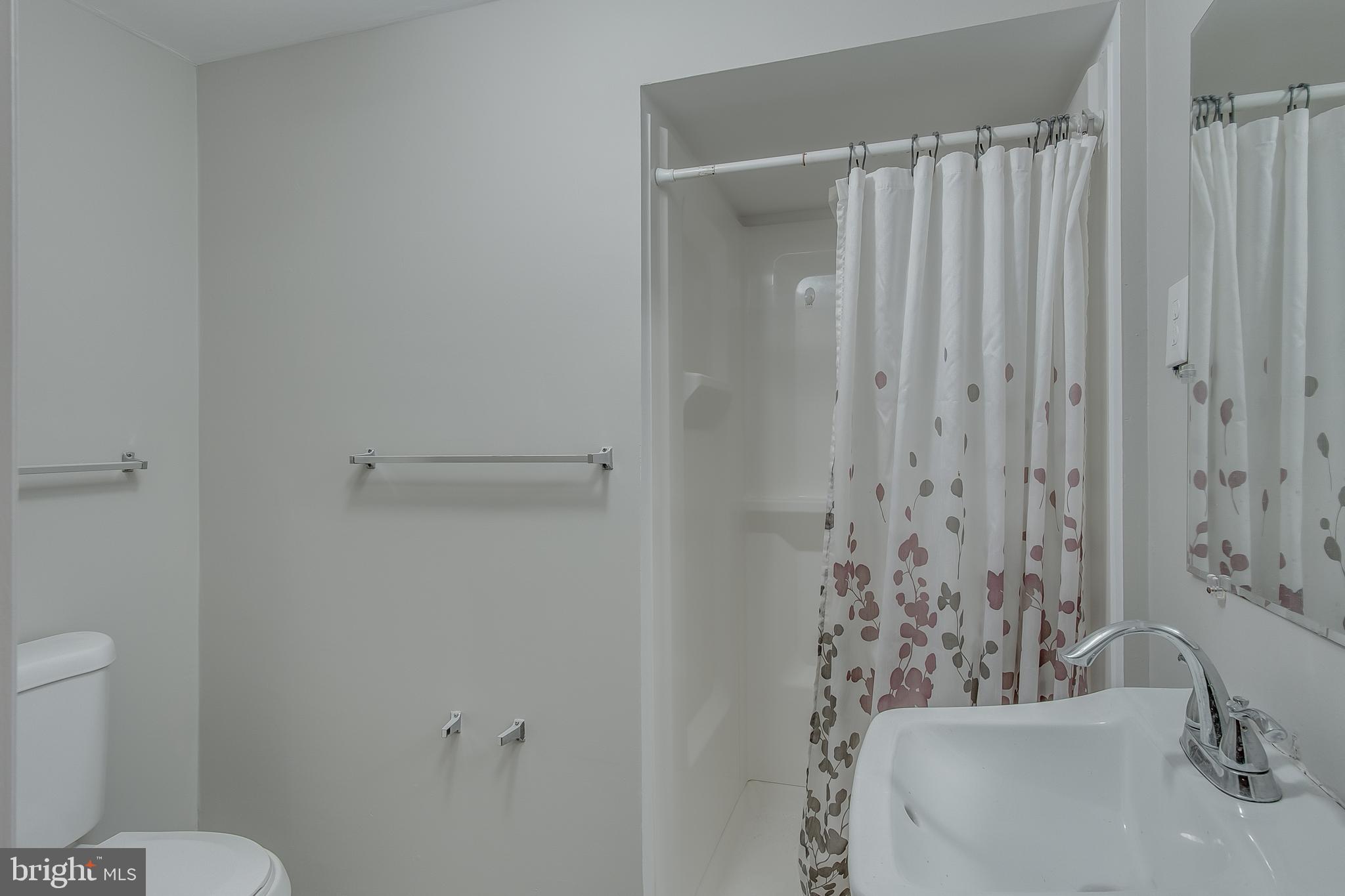 305 Heather Ridge Drive Frederick, MD 21702 - Photo 22 of 24 Lower bathroom