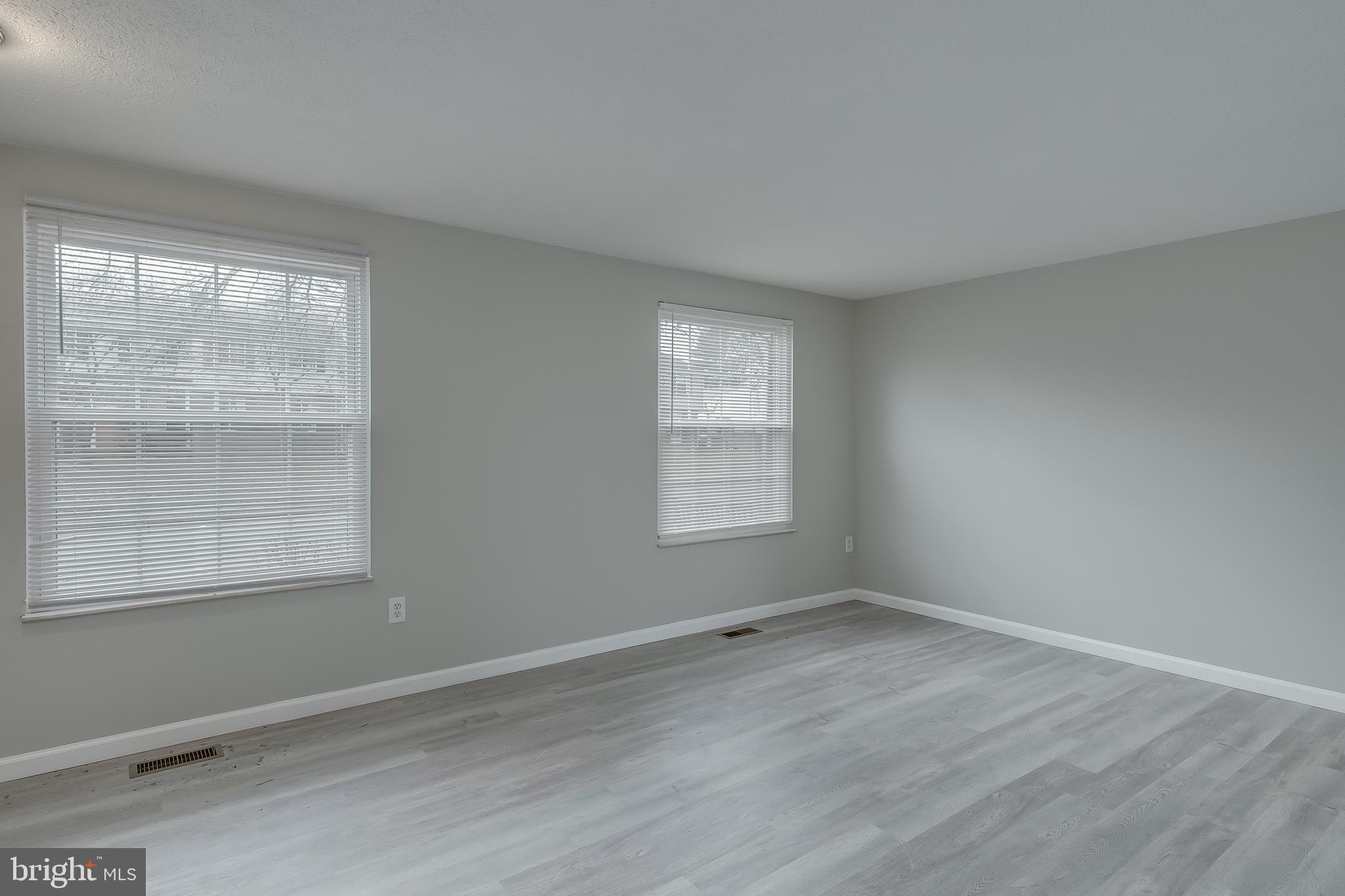305 Heather Ridge Drive Frederick, MD 21702 - Photo 4 of 24 Living room Pic 3
