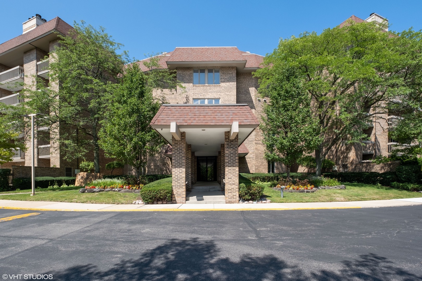 1250 Rudolph Drive, Unit 4G Northbrook, IL 60062 - Photo 1 of 16 Gallery Image 1