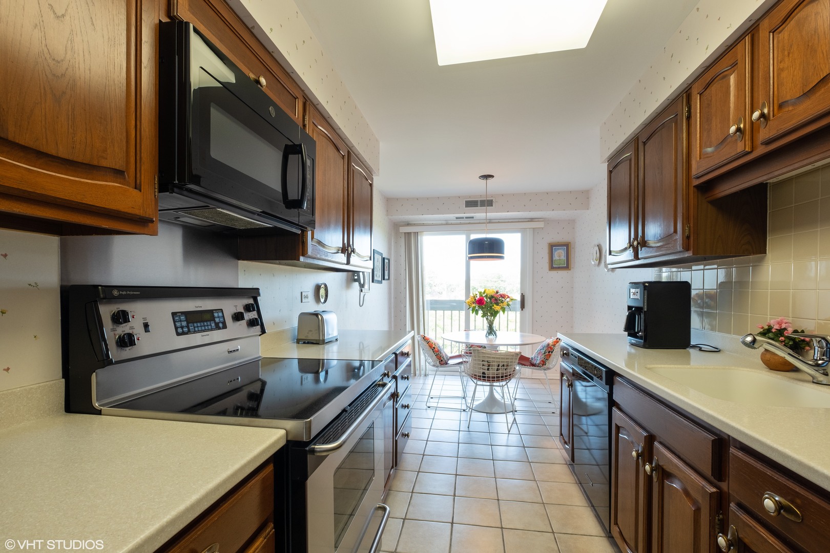 1250 Rudolph Drive, Unit 4G Northbrook, IL 60062 - Photo 4 of 16 Gallery Image 4
