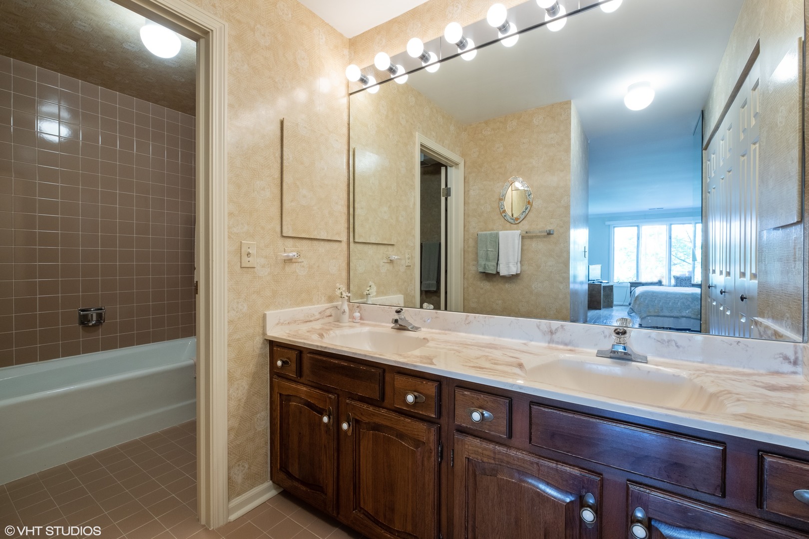 1250 Rudolph Drive, Unit 4G Northbrook, IL 60062 - Photo 7 of 16 Gallery Image 7