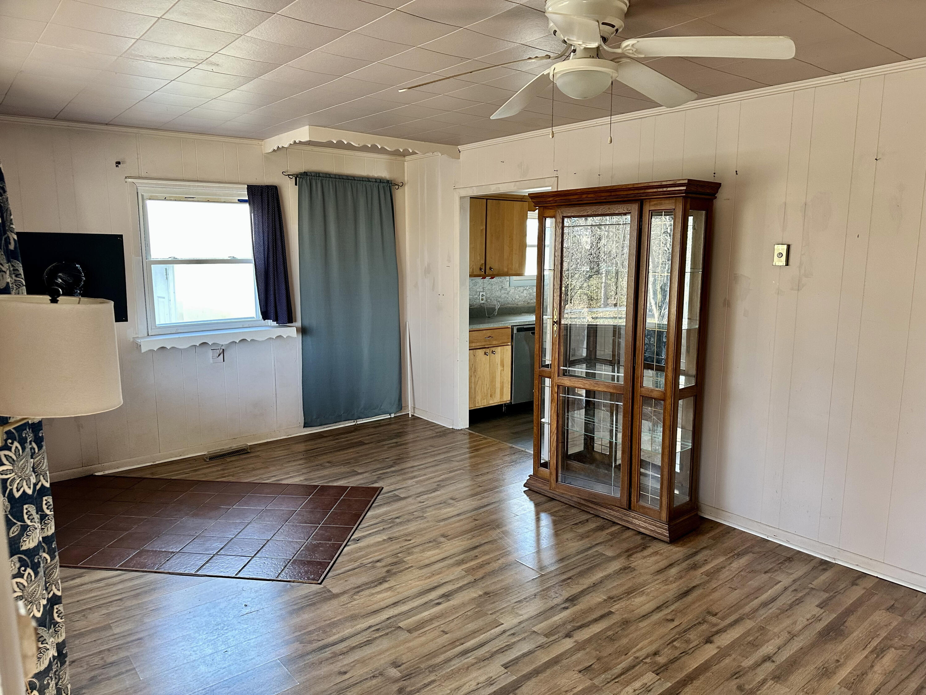 685 Puckett Road Irvine, KY 40336 - Photo 15 of 35 living room!