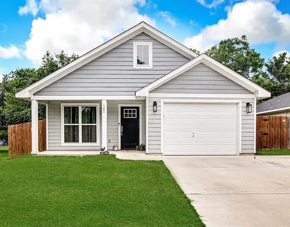 $245,000 | 161 Columbia Street, Cleburne, TX 76031