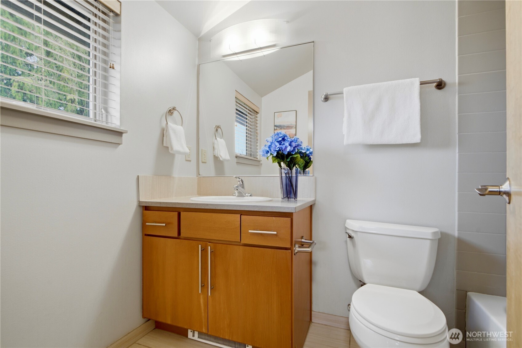 925 North 85th Street, Unit B Seattle, WA 98103 - Photo 12 of 20