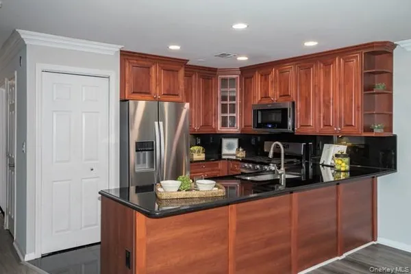 $3,405 | 100 Overlook Drive, Unit 100, Farmingville, NY 11738