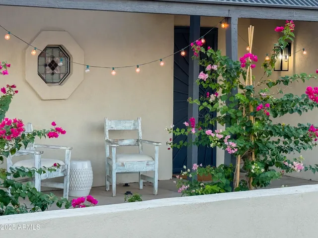 a view of entryway and hall