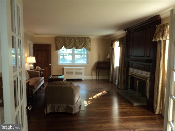 629 Centre Street Haddonfield, NJ 08033 - Photo 14 of 22 Living Room