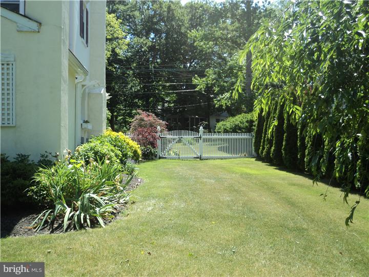 629 Centre Street Haddonfield, NJ 08033 - Photo 3 of 22 Side Yard