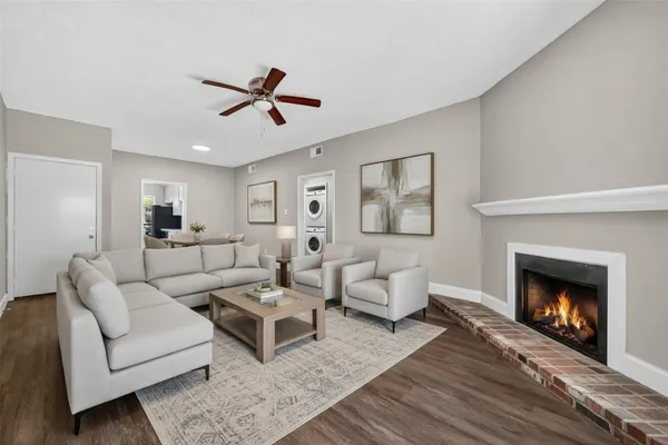 $1,395 | 9707 Richmond Avenue, Unit 75, Houston, TX 77042