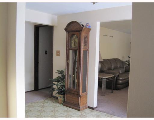124.5 Miller Road Pittsburgh, PA 15237 - Photo 3 of 14 Interior Space/Layout. Tiled entry