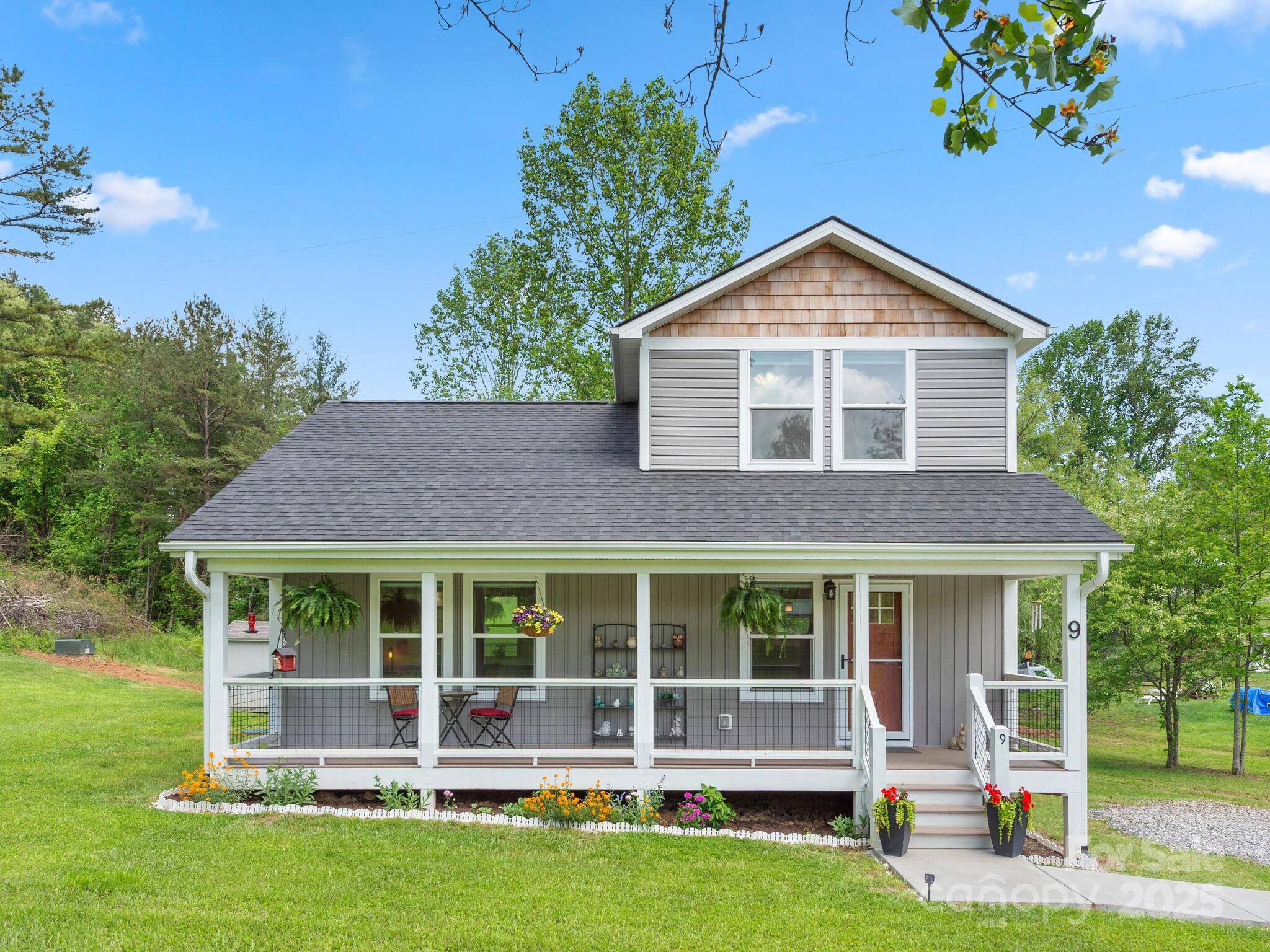 9 Ruff Road Leicester, NC 28748 - Photo 2 of 32