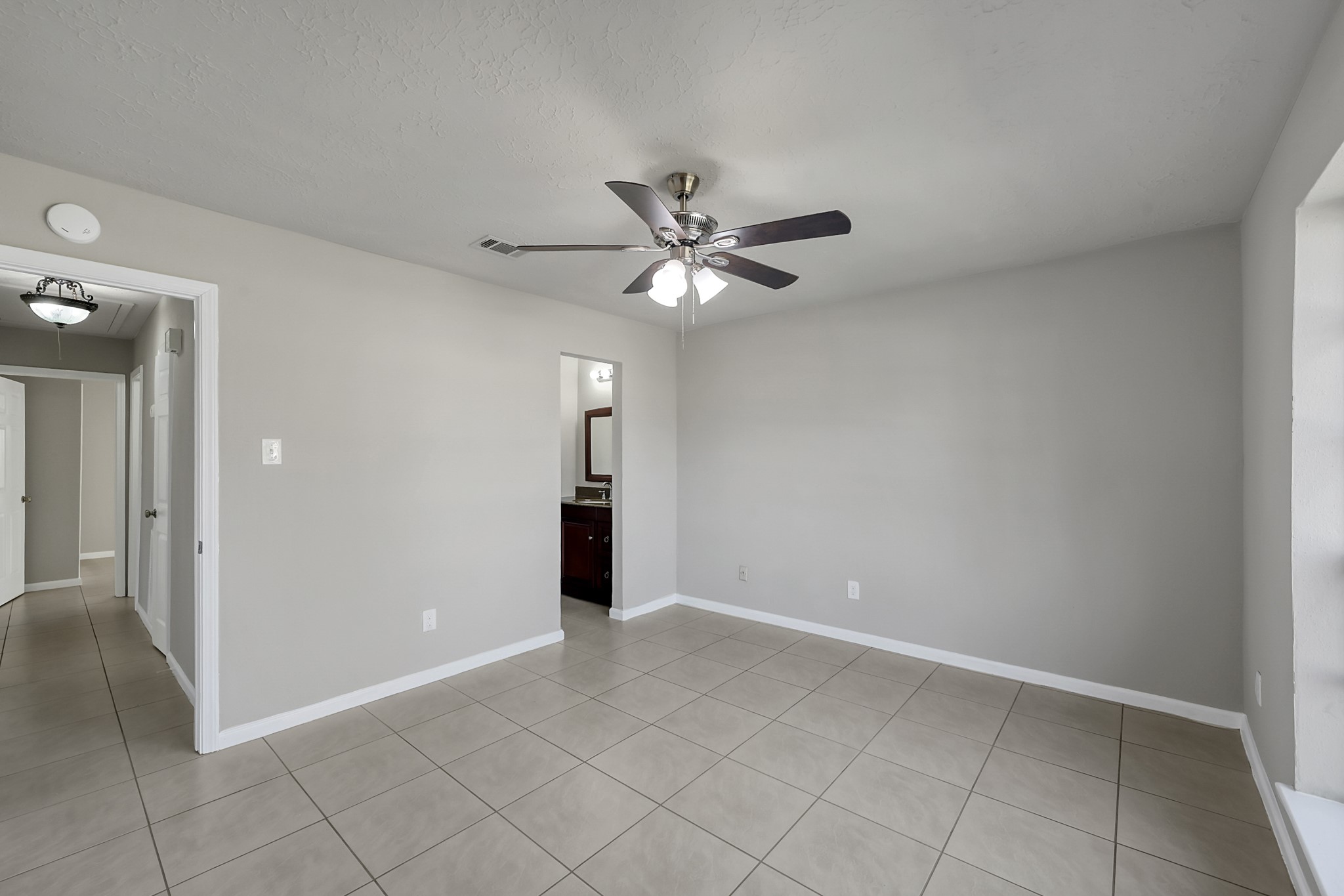 4310 Enchantedgate Drive Spring, TX 77373 - Photo 14 of 39 Will accommodate large bedroom furniture.
