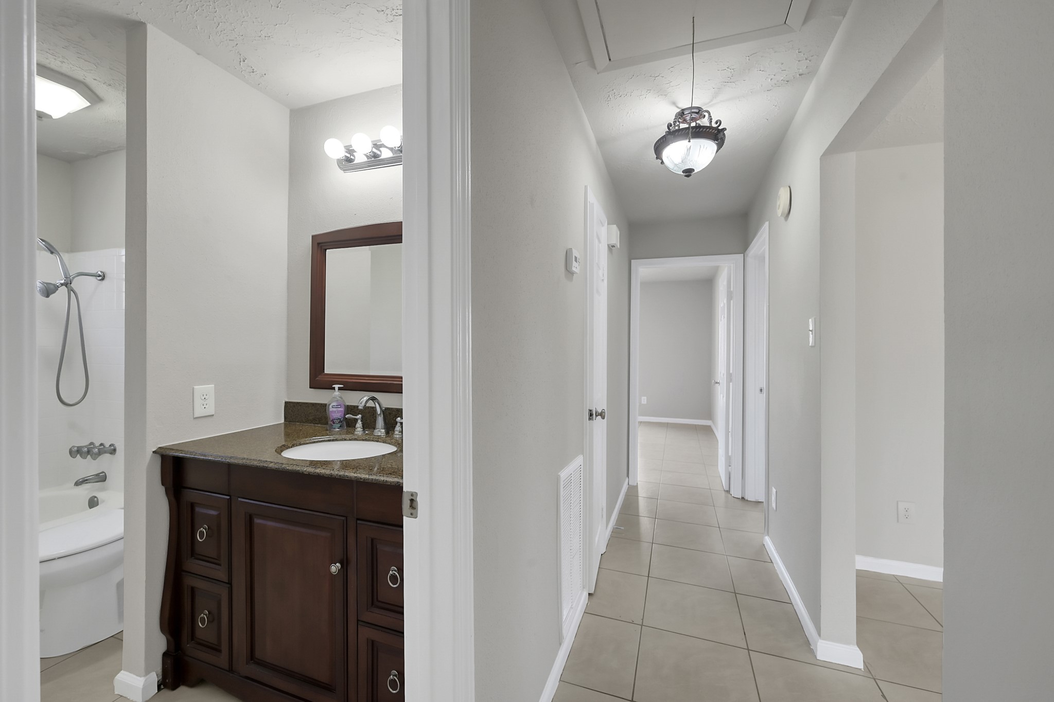 4310 Enchantedgate Drive Spring, TX 77373 - Photo 19 of 39 Secondary bath with shower/tub combination.