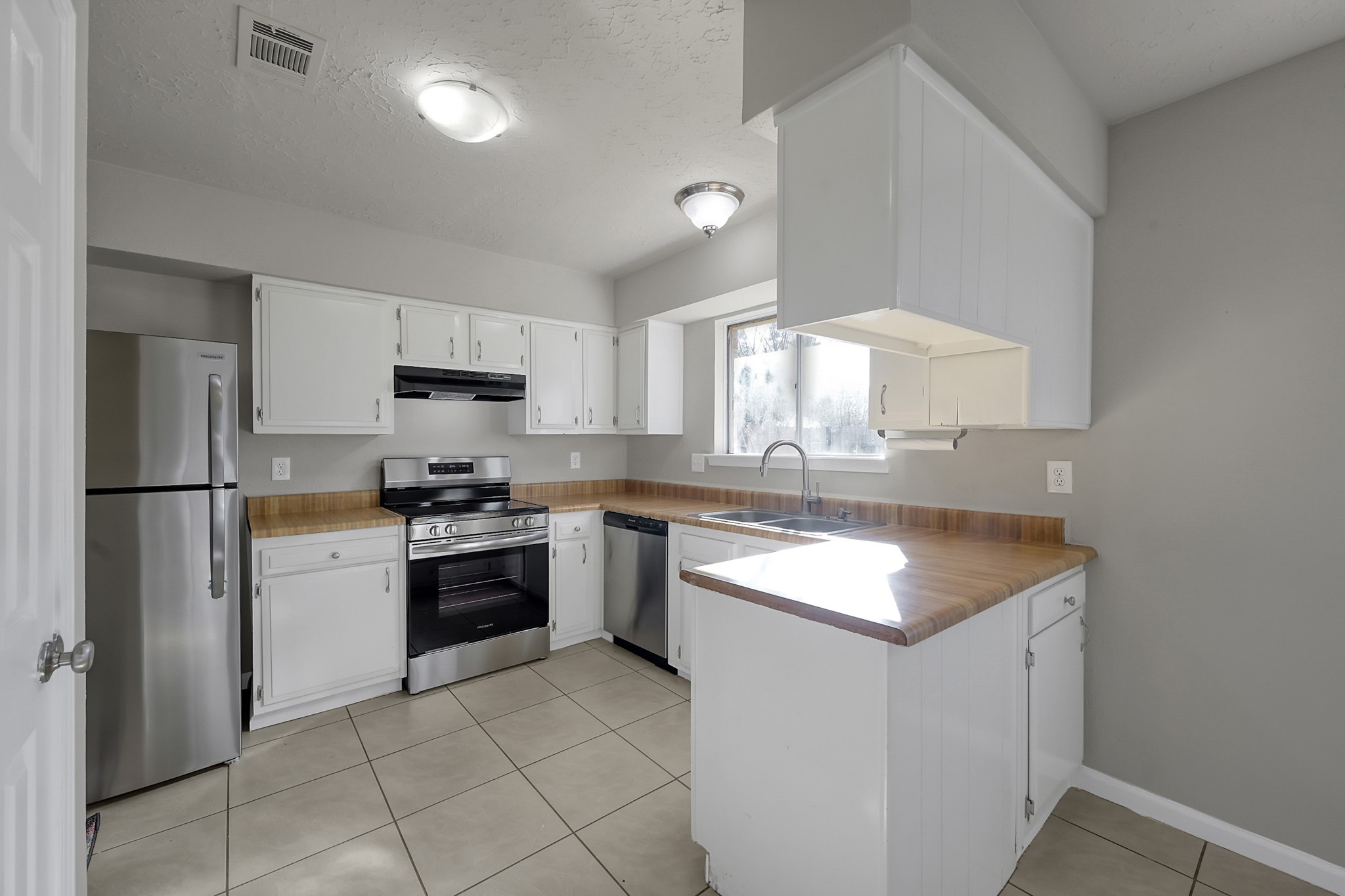 4310 Enchantedgate Drive Spring, TX 77373 - Photo 6 of 39 Check out these new appliances!