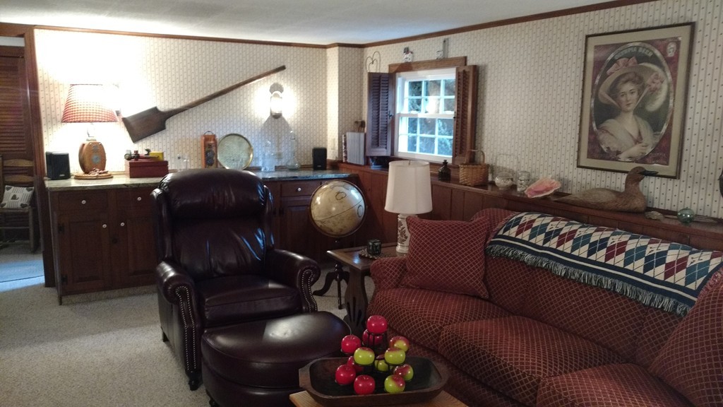 841 Dennison Drive Southbridge, MA 01550 - Photo 21 of 28 a living room with furniture