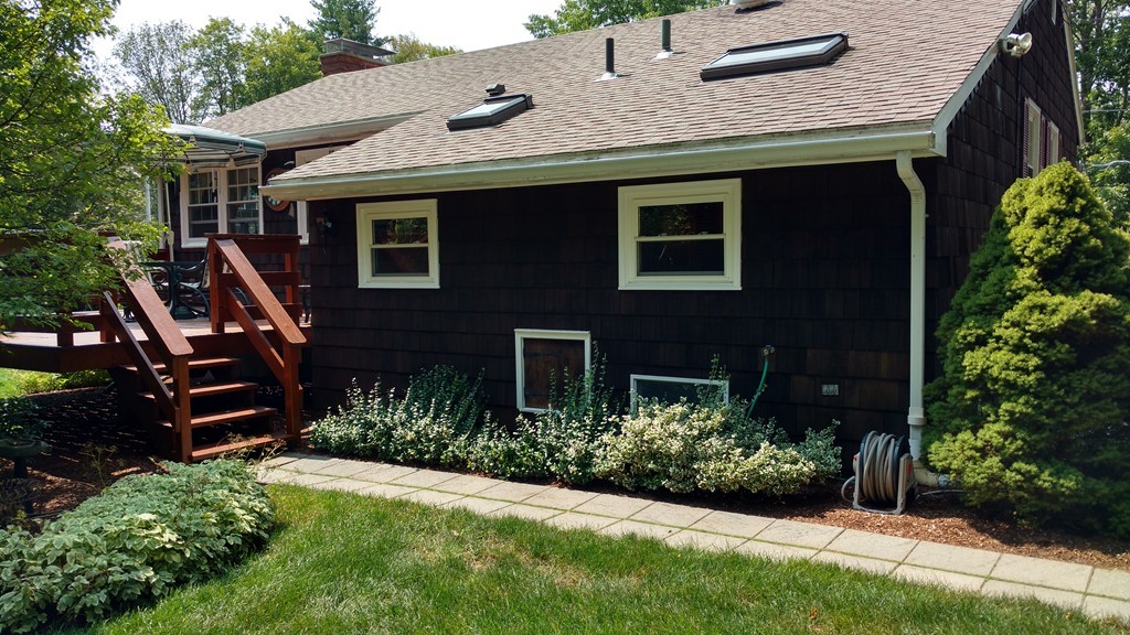 841 Dennison Drive Southbridge, MA 01550 - Photo 7 of 28 a front view of house with a garden