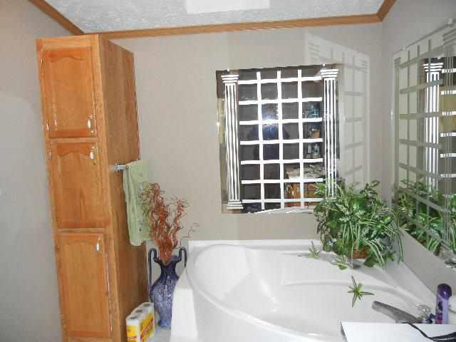 406 West Lincoln Street Ashley, IN 46705 - Photo 12 of 15