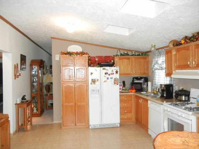 406 West Lincoln Street Ashley, IN 46705 - Photo 3 of 15