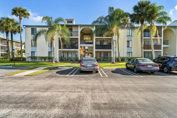 $2,150 | 1108 Green Pine Boulevard, Unit A3, West Palm Beach, FL 33409