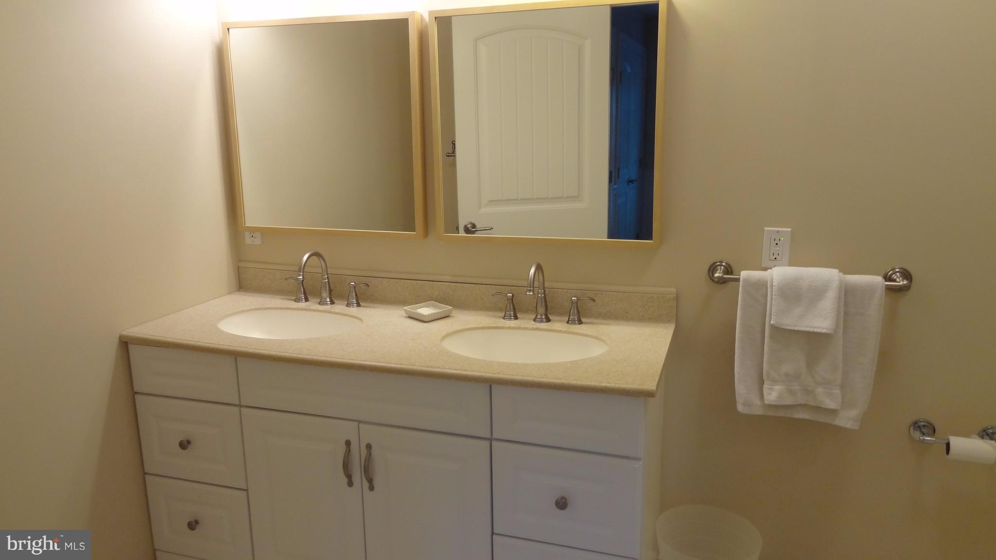 103 Edgehill Road Annapolis, MD 21405 - Photo 14 of 30 1st Bath (Master)