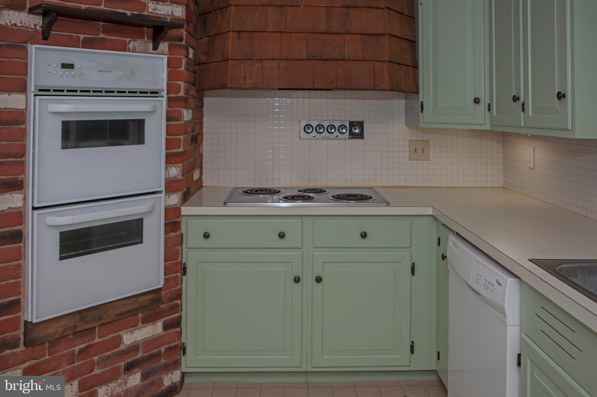 3172 Bowman Road Lancaster, PA 17601 - Photo 23 of 41 New Double Oven