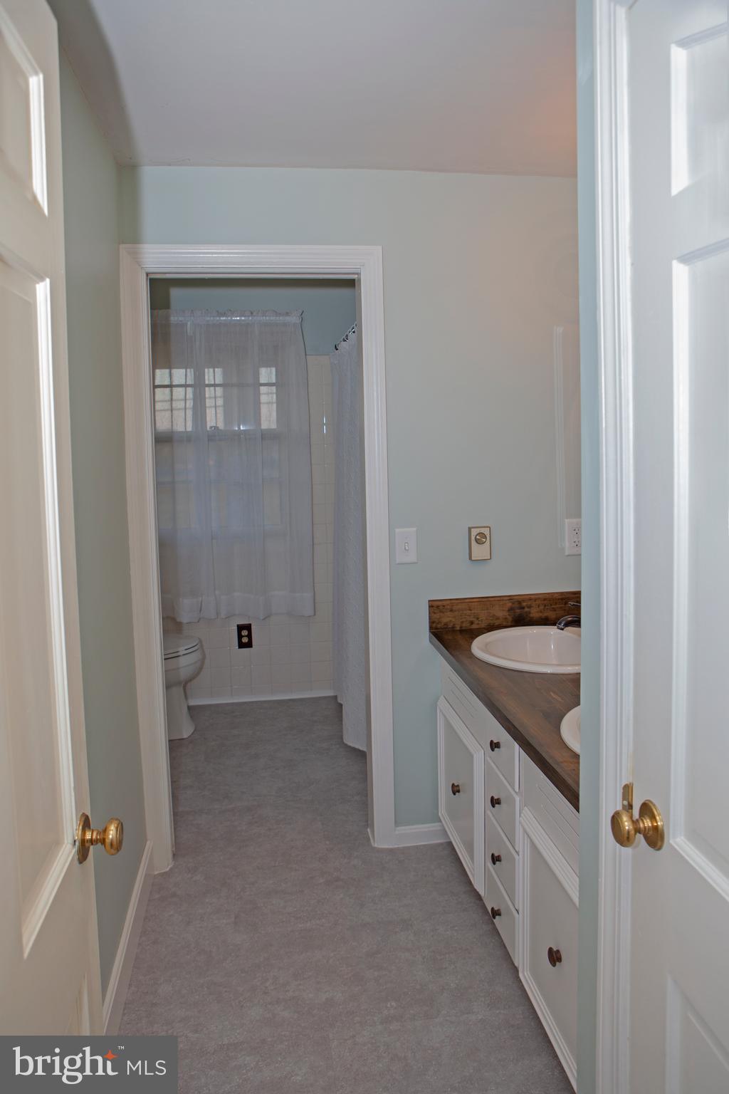 3172 Bowman Road Lancaster, PA 17601 - Photo 34 of 41 Bathroom