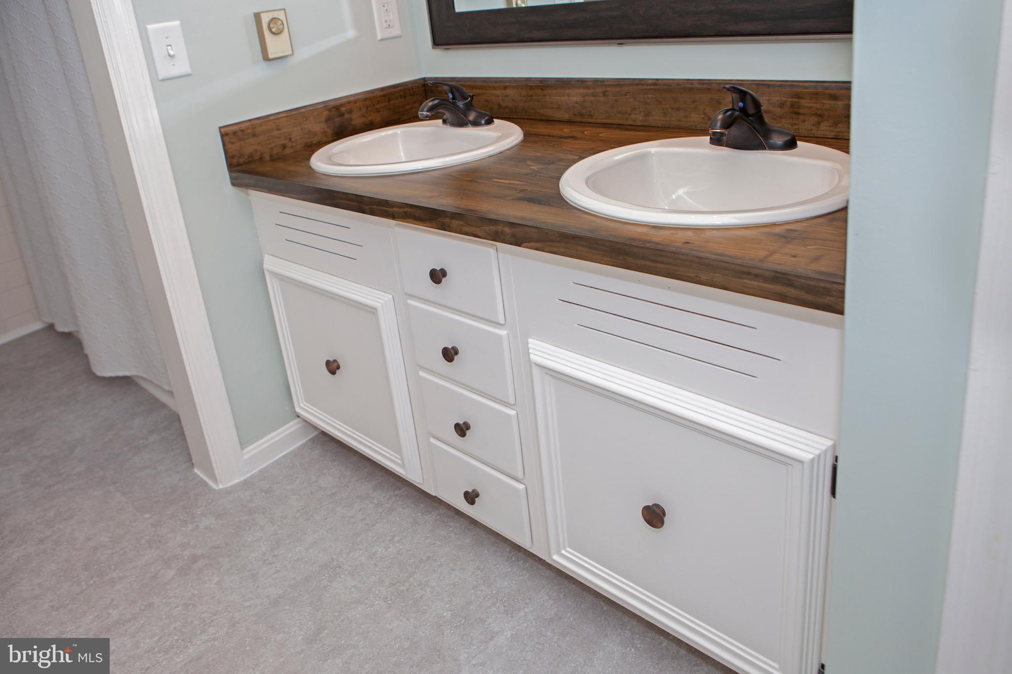 3172 Bowman Road Lancaster, PA 17601 - Photo 35 of 41 Double Sink