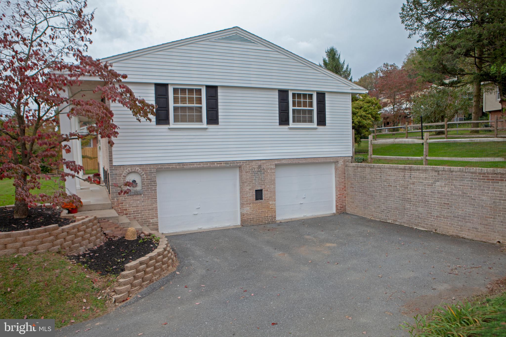 3172 Bowman Road Lancaster, PA 17601 - Photo 6 of 41 2 Car Garage