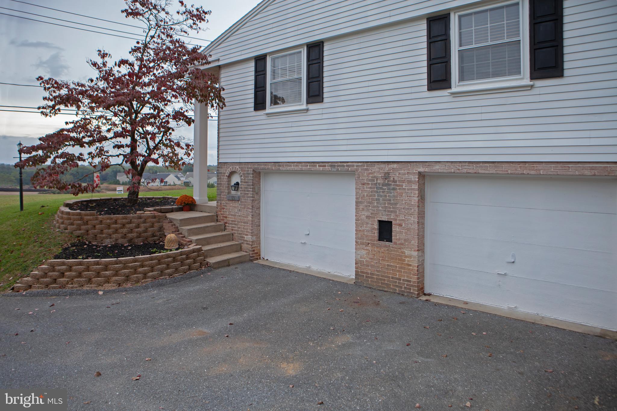 3172 Bowman Road Lancaster, PA 17601 - Photo 7 of 41 Driveway