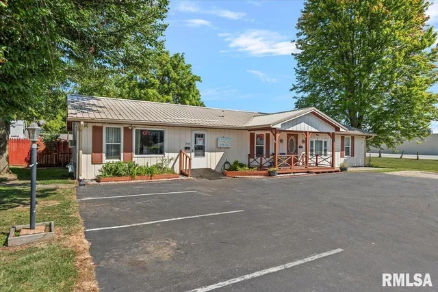 $160,000 | 840 West Walnut Street, Jacksonville, IL 62650