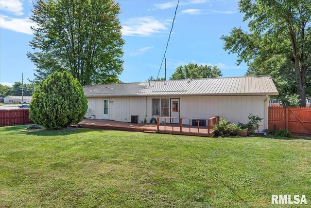 $160,000 | 840 West Walnut Street, Jacksonville, IL 62650