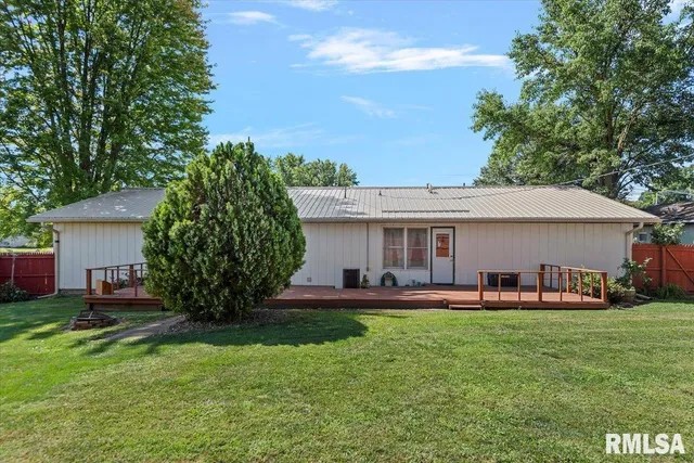 $160,000 | 840 West Walnut Street, Jacksonville, IL 62650