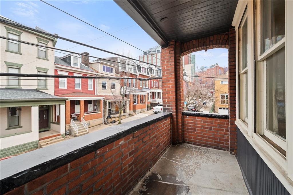 368 44th Street Pittsburgh, PA 15201 - Photo 25 of 39 a view of a building from a balcony