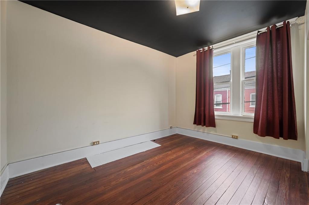 368 44th Street Pittsburgh, PA 15201 - Photo 26 of 39 an empty room with wooden floor and windows