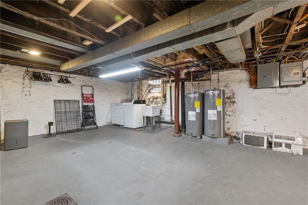 368 44th Street Pittsburgh, PA 15201 - Photo 28 of 39 a view of a garage