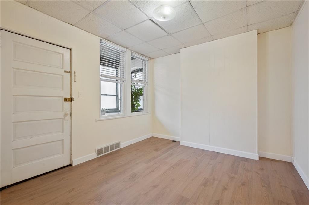 368 44th Street Pittsburgh, PA 15201 - Photo 10 of 39 an empty room with windows