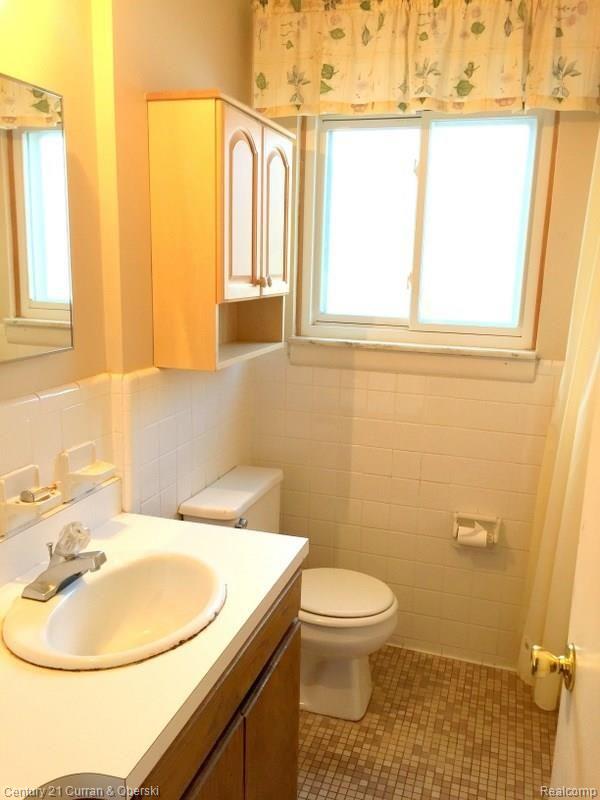 5201 Chase Road Dearborn, MI 48126 - Photo 8 of 14 IMG_6733.JPG