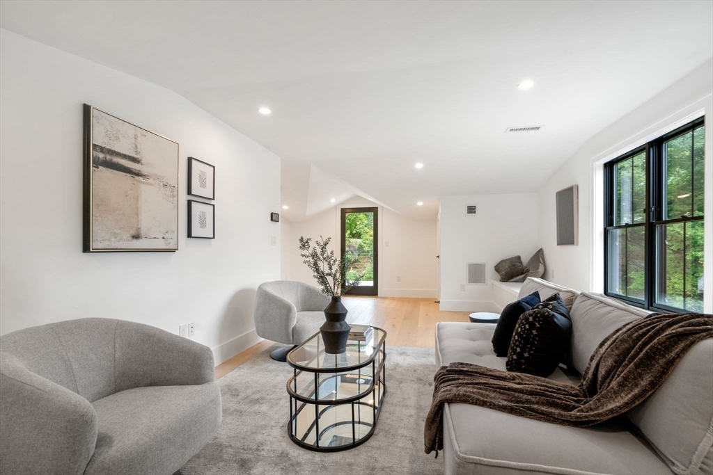 73 Cloverdale Road, Unit 73 Newton, MA 02461 - Photo 23 of 38